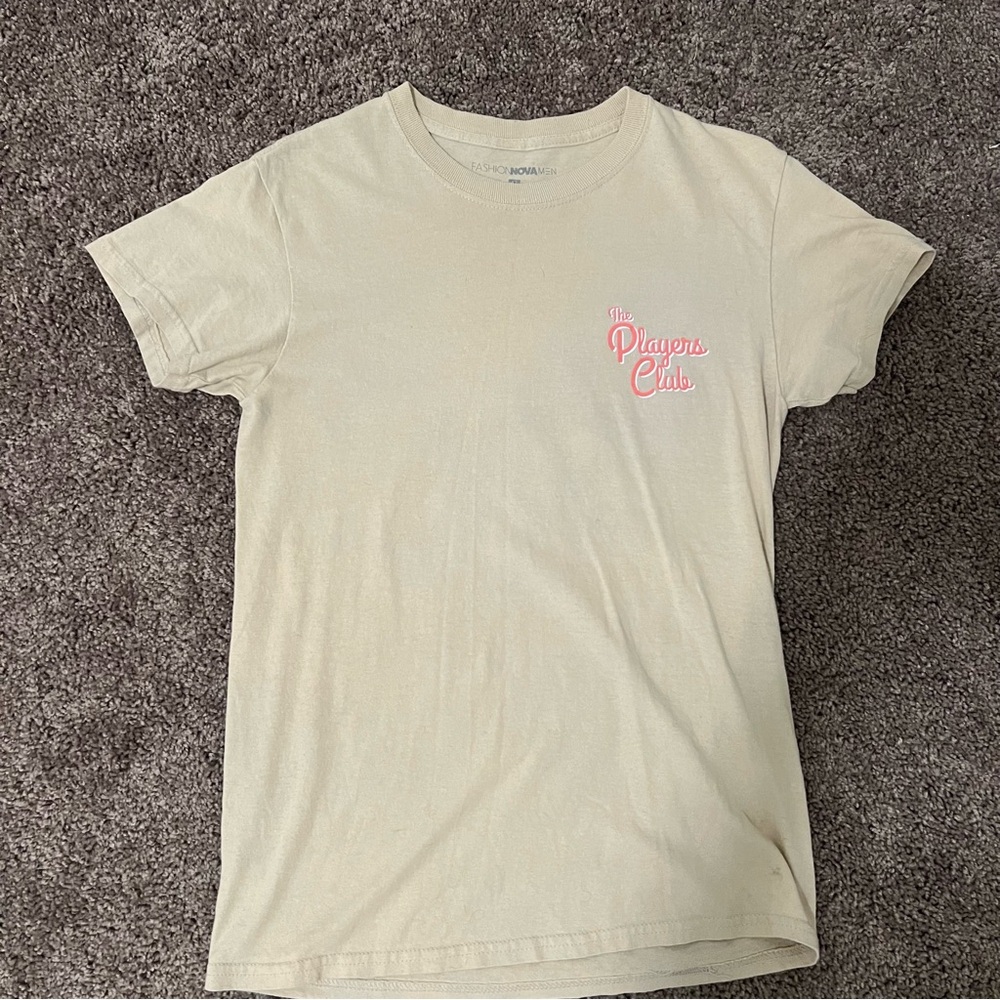 Men’s Fashion Nova “Players Club” Graphic T-Shirt – Size Small *(Shrunk)*